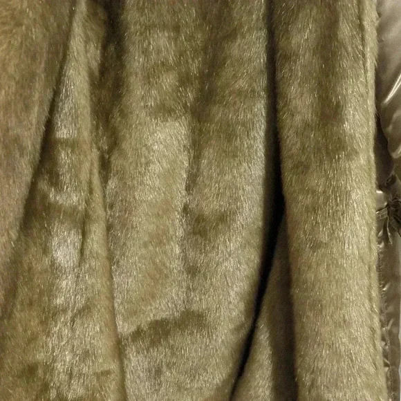 The Children’s Place Girl’s Reversible Coat Satin/ Faux Fur Sz. 10-12 - Picture 8 of 13